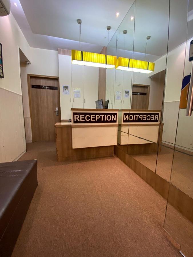 Hotel Airport Prime -Near Mumbai International Airport Andheri East Екстериор снимка