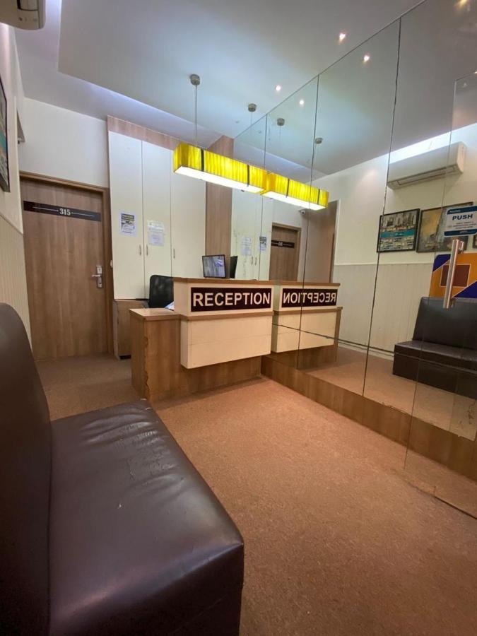Hotel Airport Prime -Near Mumbai International Airport Andheri East Екстериор снимка